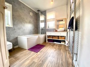Family Bathroom- click for photo gallery